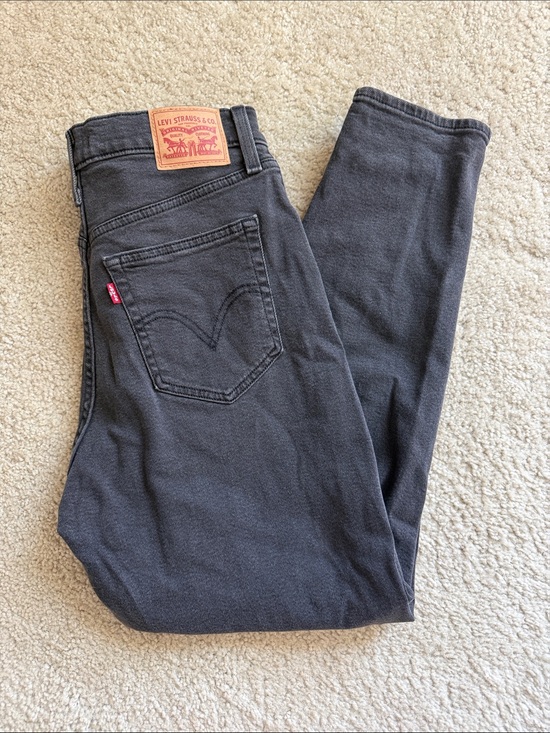 Levi's Denim - Levi's High Waisted Black Mom Jeans
Size 30